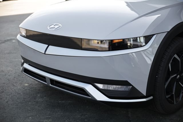 Used 2023 Cyber Gray Hyundai SE image 12