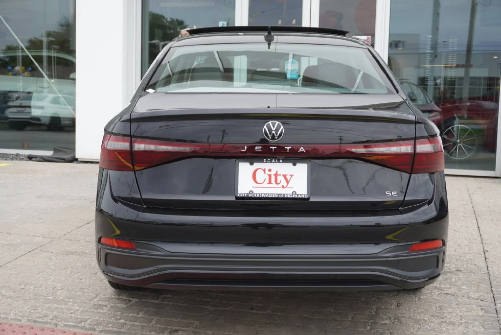 Certified Used 2025 Black Volkswagen 1.5T SE image 10