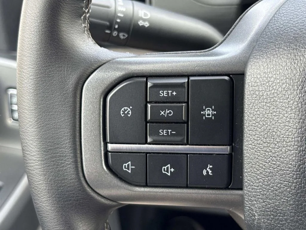 Used 2025 Silver Metallic Ford XLT image 28