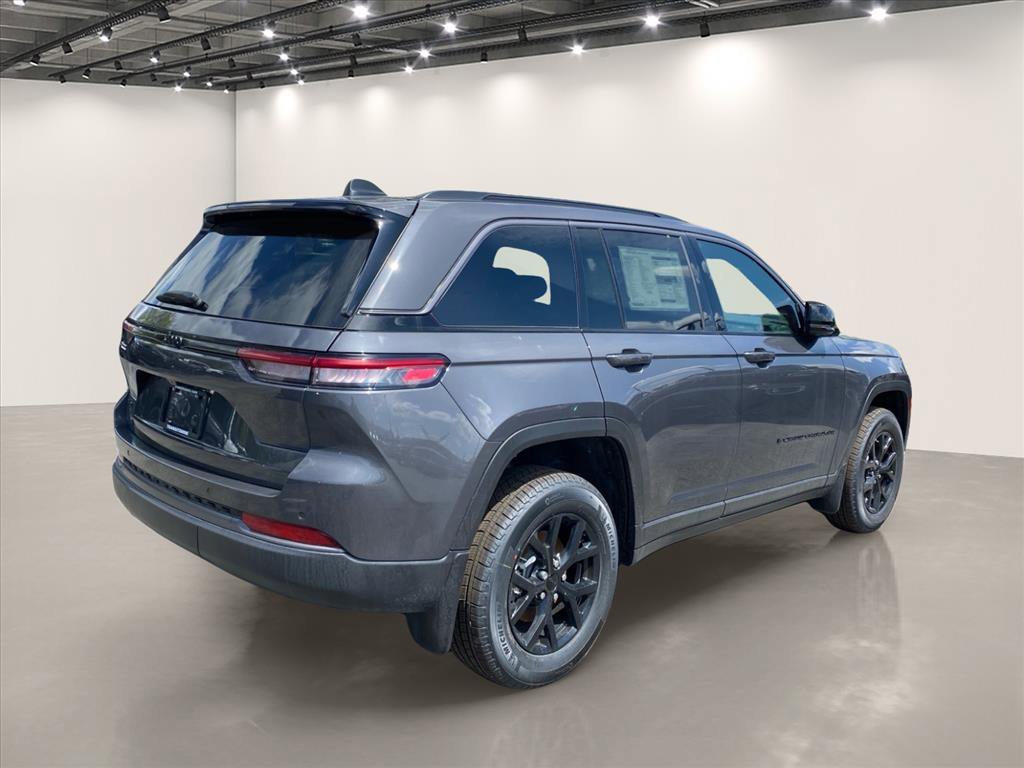 New 2026 Baltic Gray Metallic Clear-Coat Exterior Paint Jeep Altitude image 4