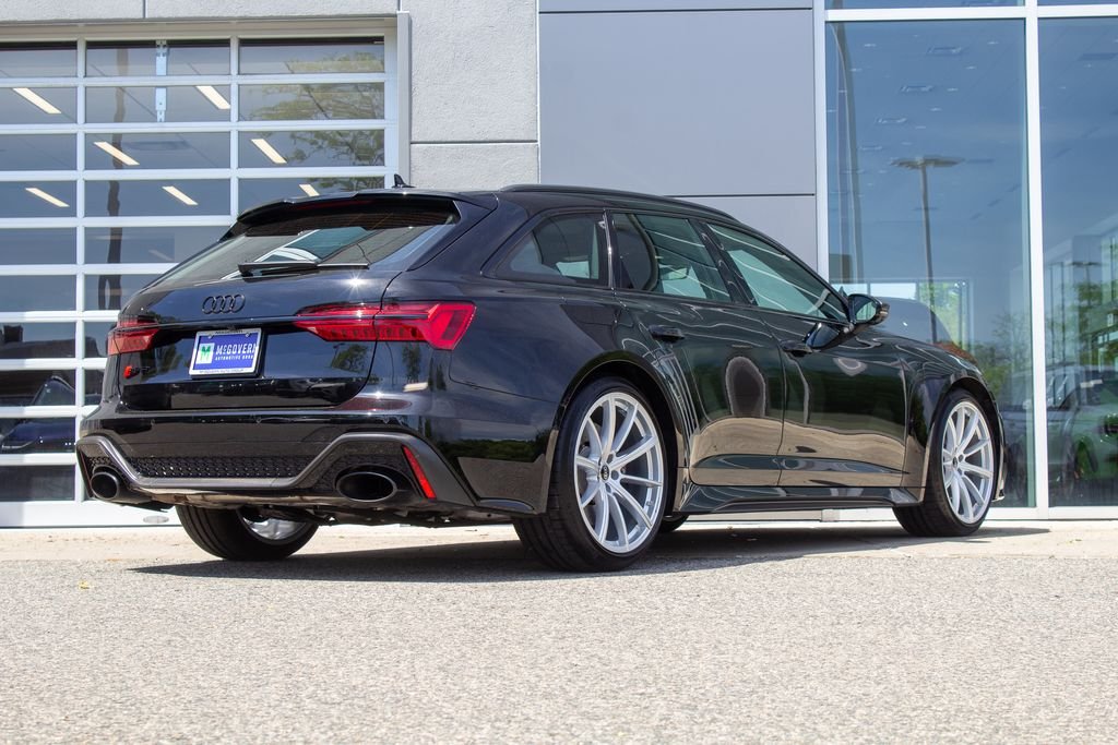 Used 2024 Mythos Black Metallic Audi 4.0T image 10