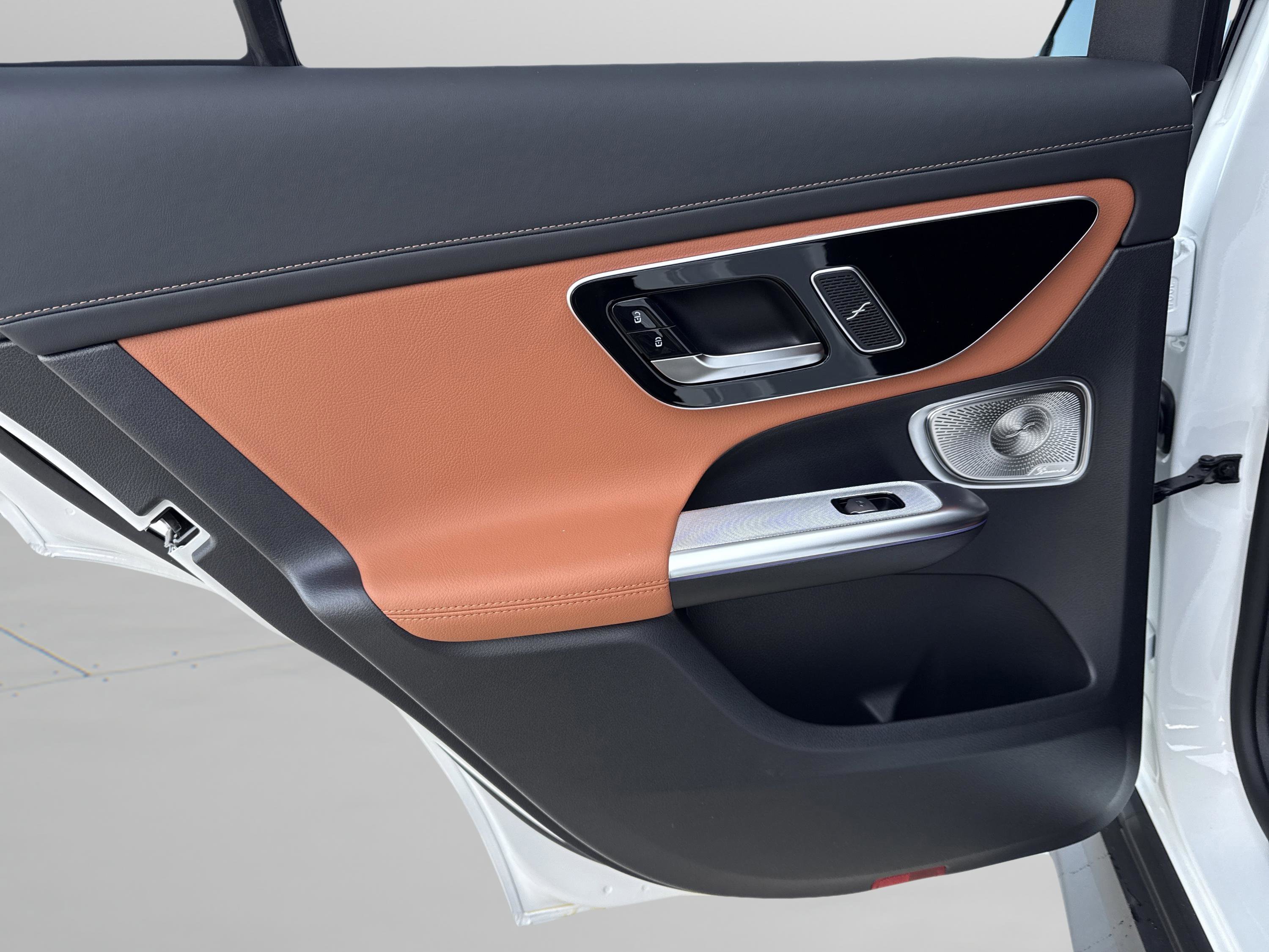 New 2026 Polar White Mercedes-Benz GLC 300 image 39