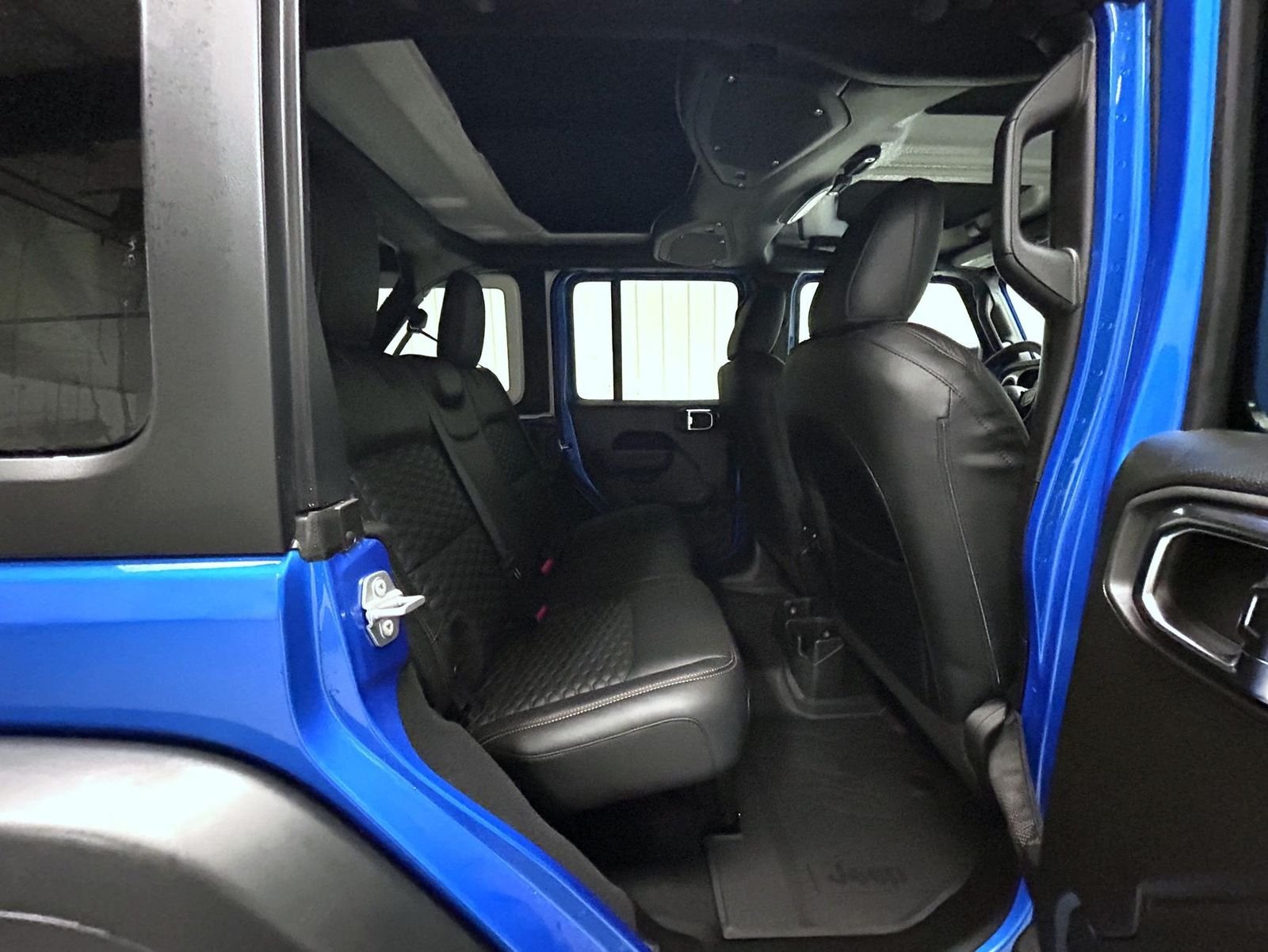 New 2026 Hydro Blue Pearl-Coat Exterior Paint Jeep Sport S image 18
