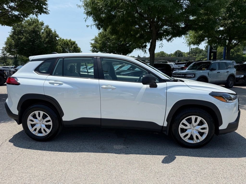 Used 2024 White Toyota L image 11