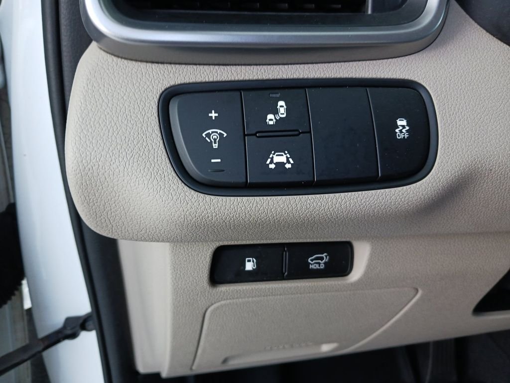 Used 2019 White Kia EX image 36