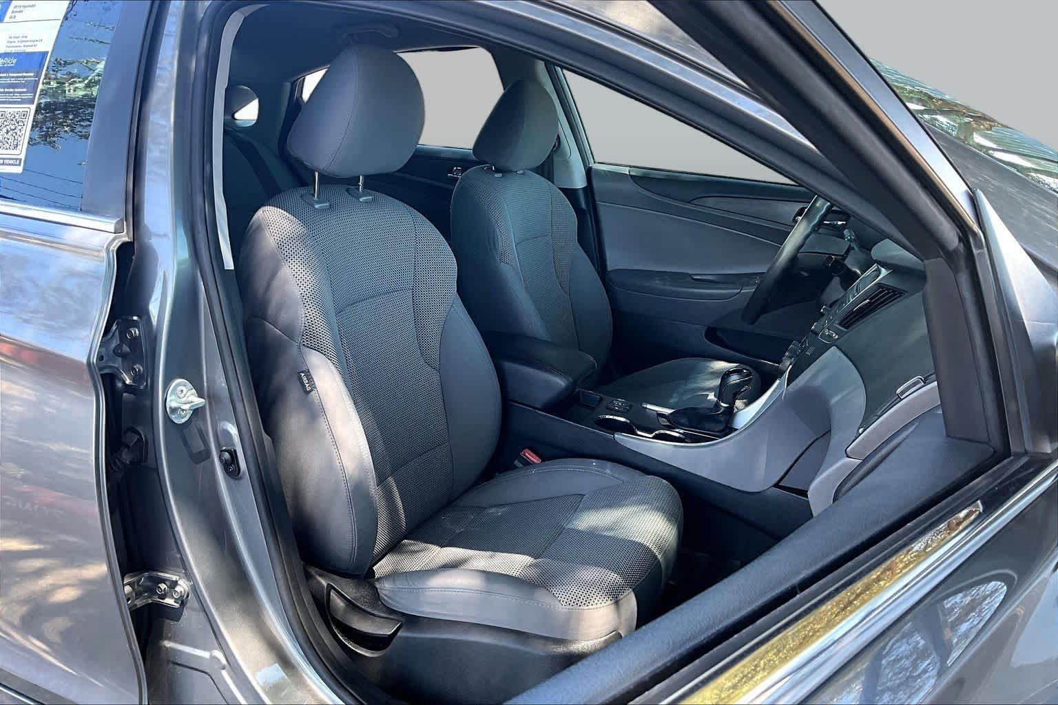 Used 2014 Harbor Gray Metallic Hyundai GLS image 9