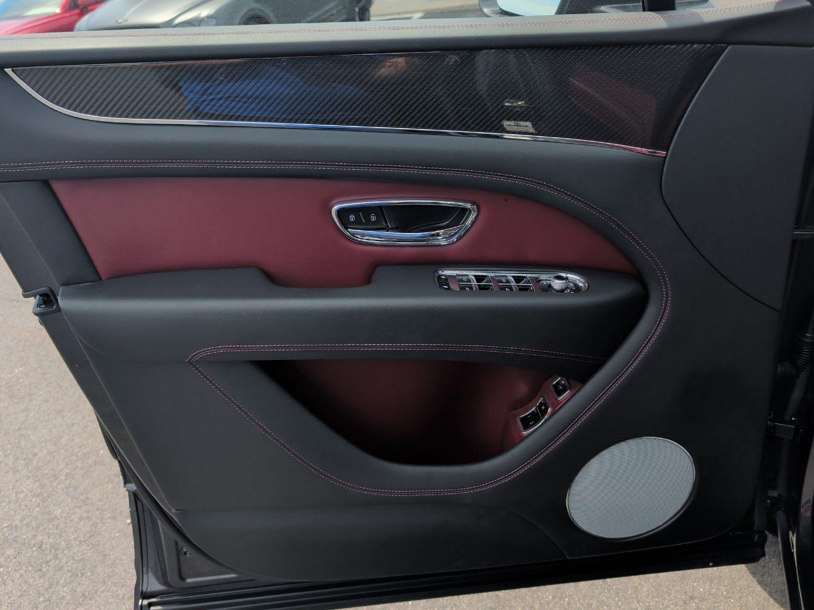 Used 2022  Bentley V8 image 20