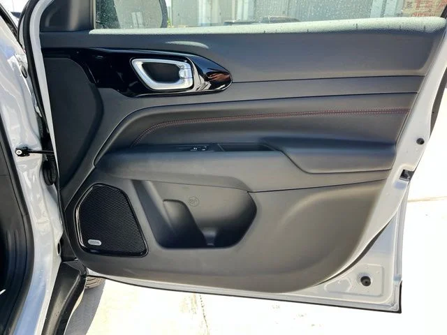New 2026 Bright White Clear-Coat Exterior Paint Jeep Trailhawk image 23