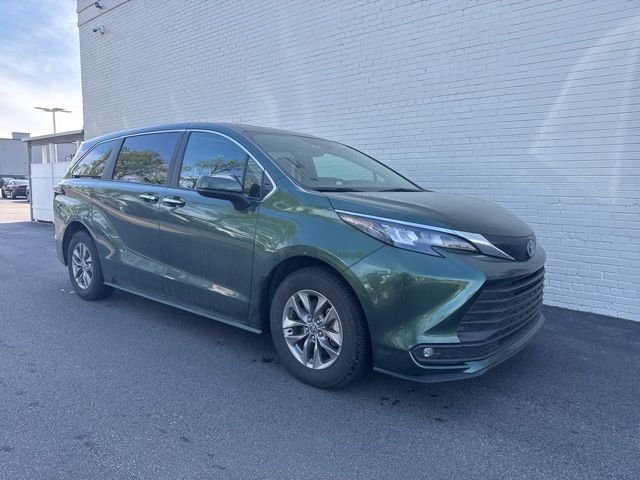 2025 Toyota Sienna XLE