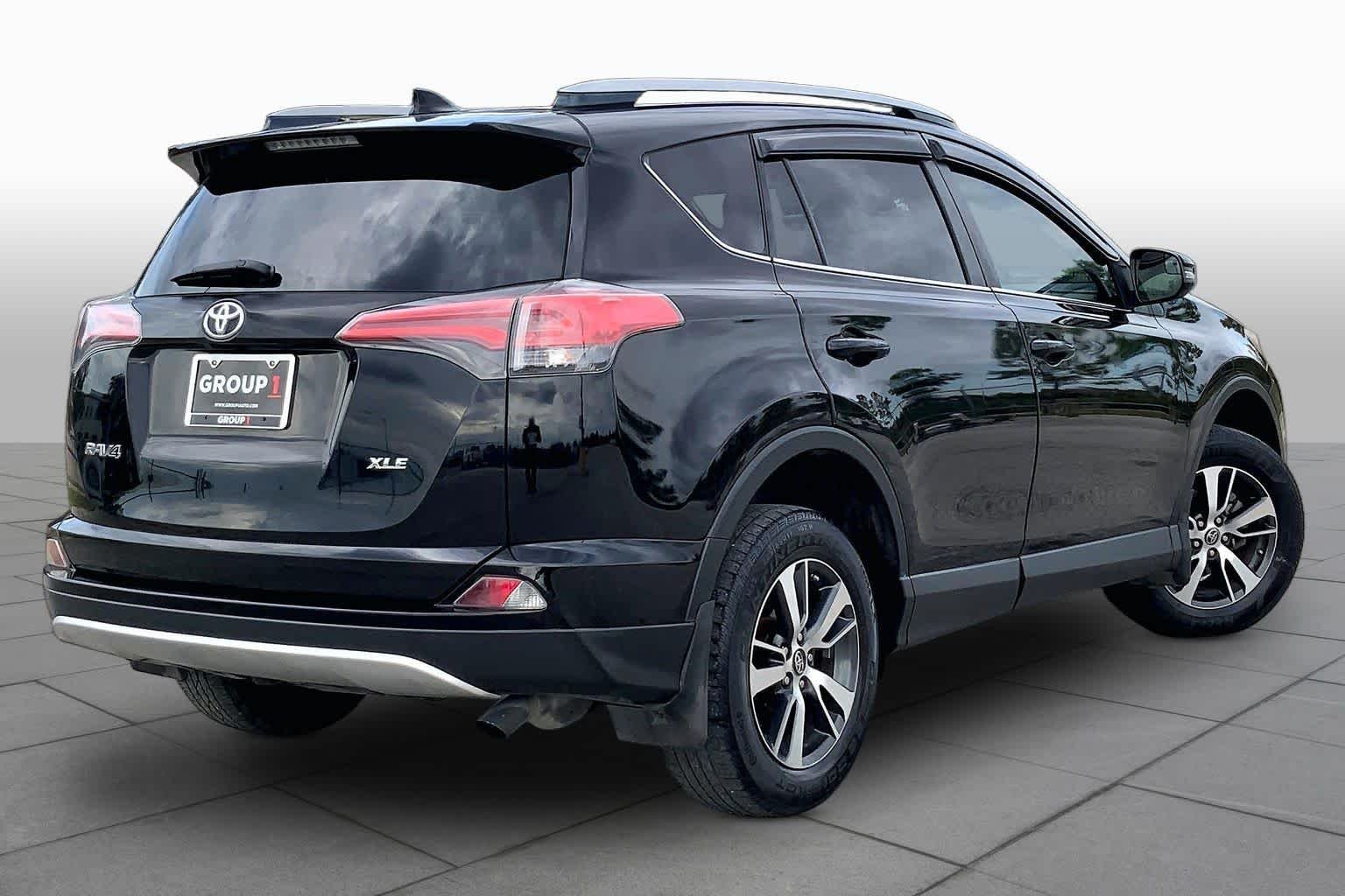 Used 2017 Black Toyota XLE image 13