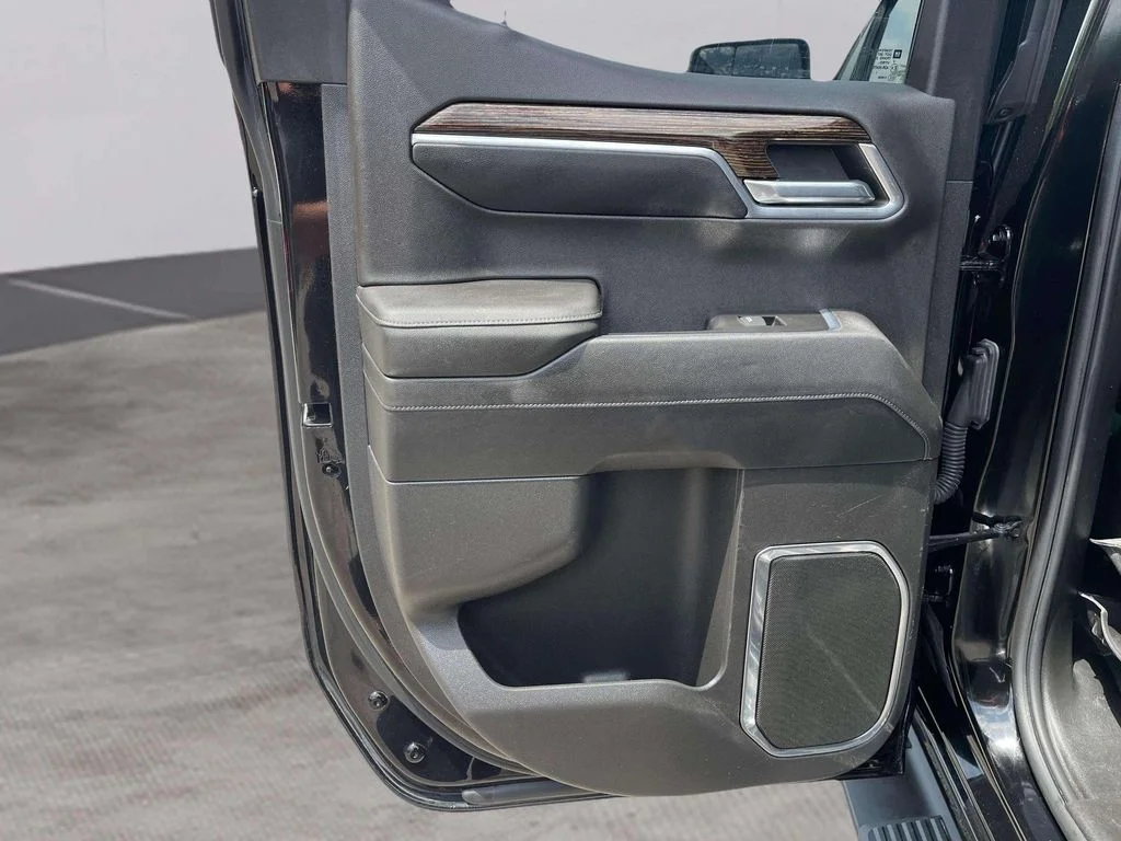 Used 2022 Onyx Black GMC Elevation image 22