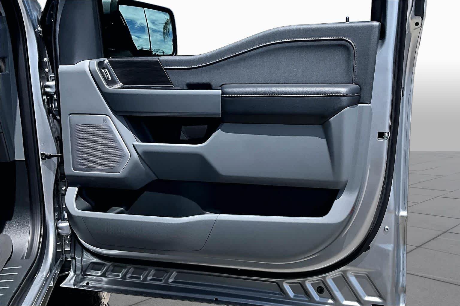 Used 2024 Iconic Silver Metallic Ford LARIAT image 27