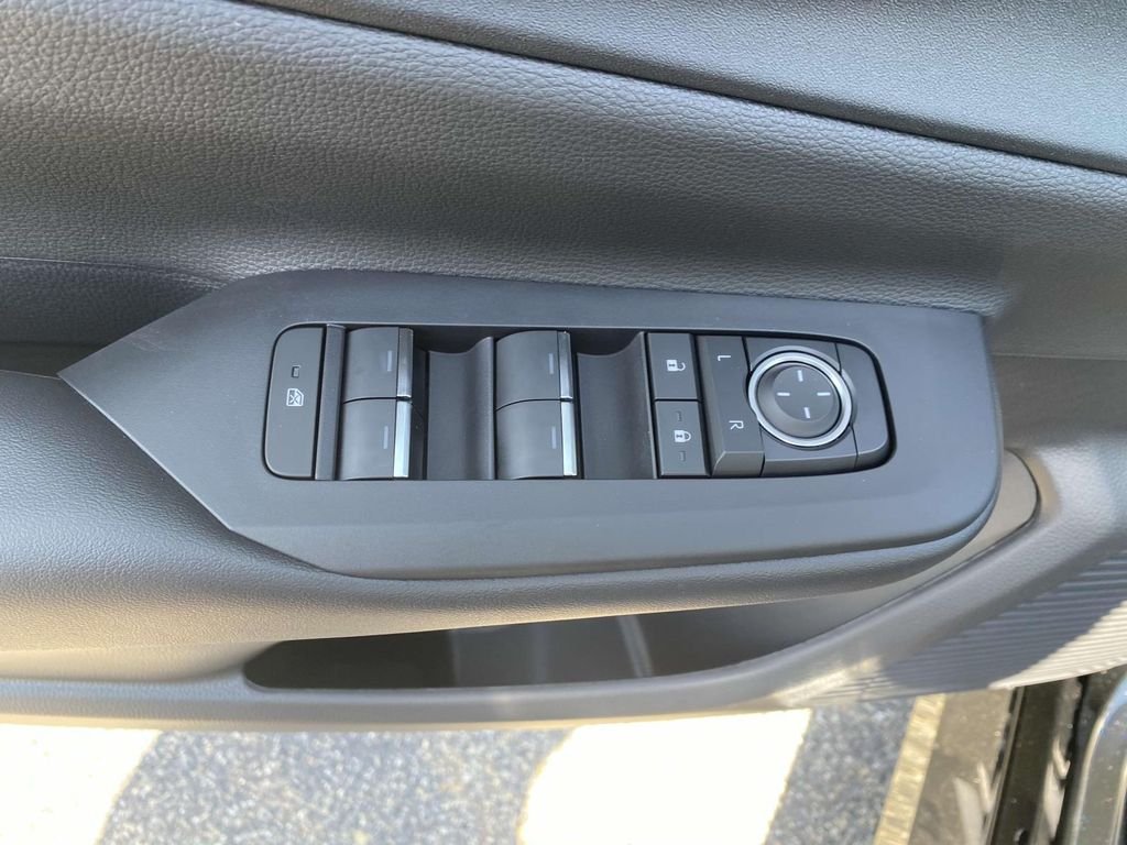 2026 Toyota Prius Plug-in Hybrid XSE - Photo 18