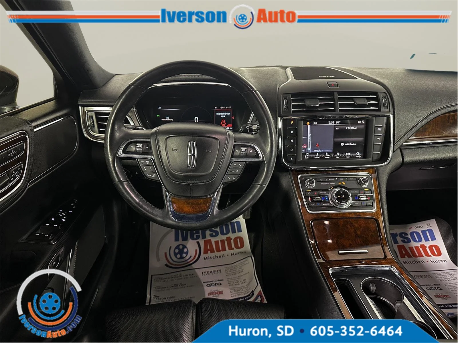 Used 2019 Gray Lincoln Select image 25