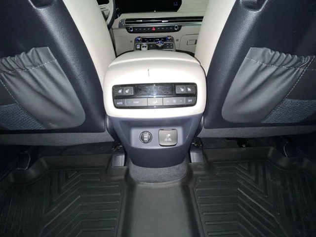 Used 2023 Black Hyundai Calligraphy image 27