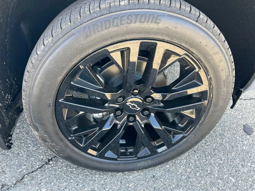 New 2026 Polar White Tricoat Chevrolet LTZ image 28