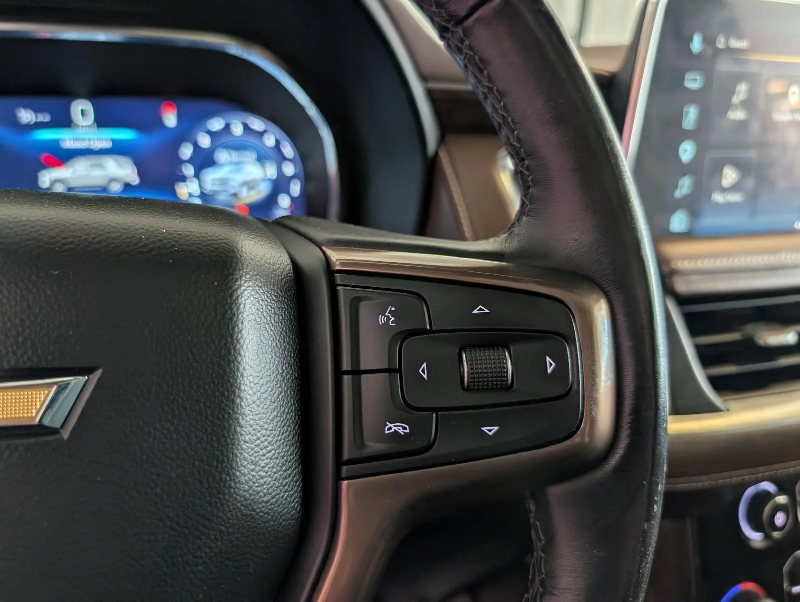 Used 2022 Iridescent Pearl Tricoat Chevrolet High Country image 28