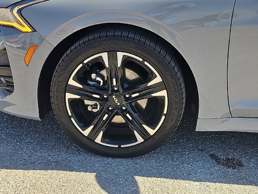 Used 2022 Gray Kia GT-Line image 8