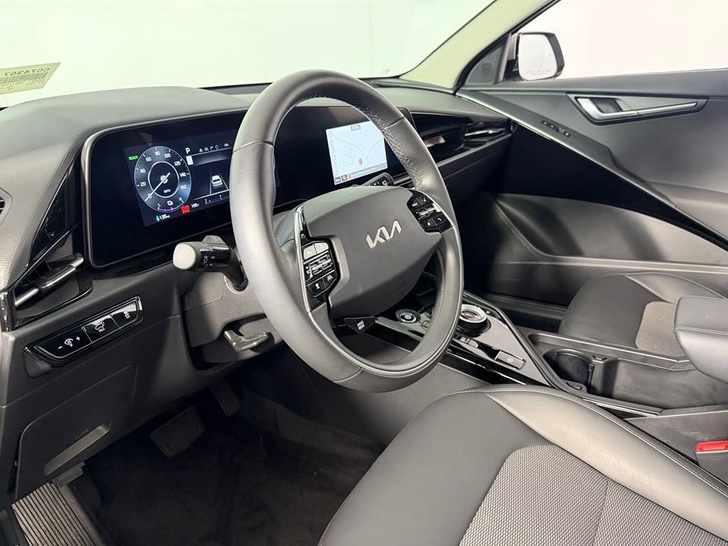 Used 2025 Gray Kia Wind image 13