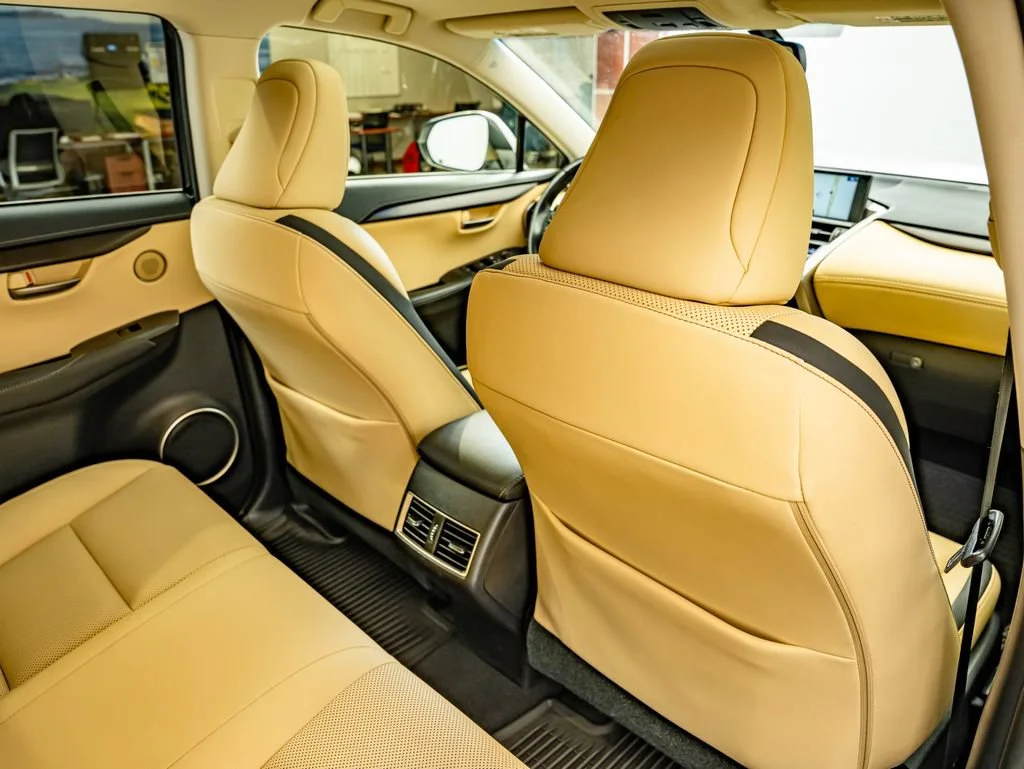 Used 2015 White Pearl Lexus 200t image 40