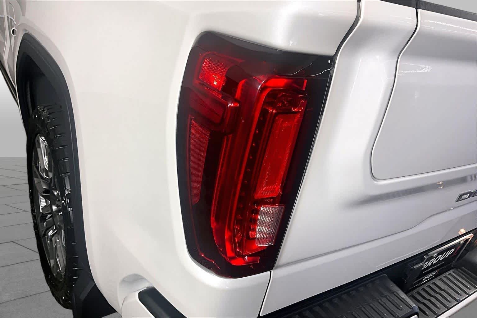 Used 2024 White Frost Tricoat GMC Denali Ultimate image 29