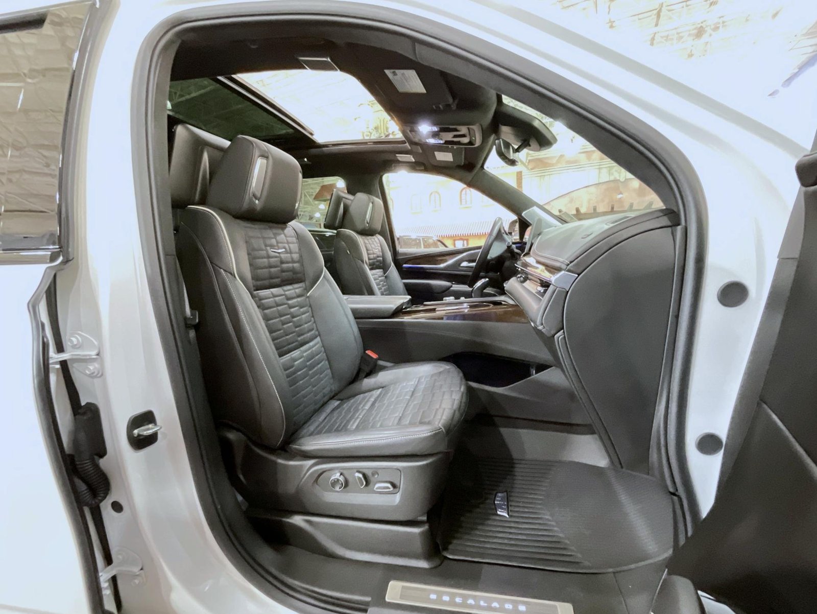 2024 Cadillac Escalade ESV Sport Platinum - Photo 15