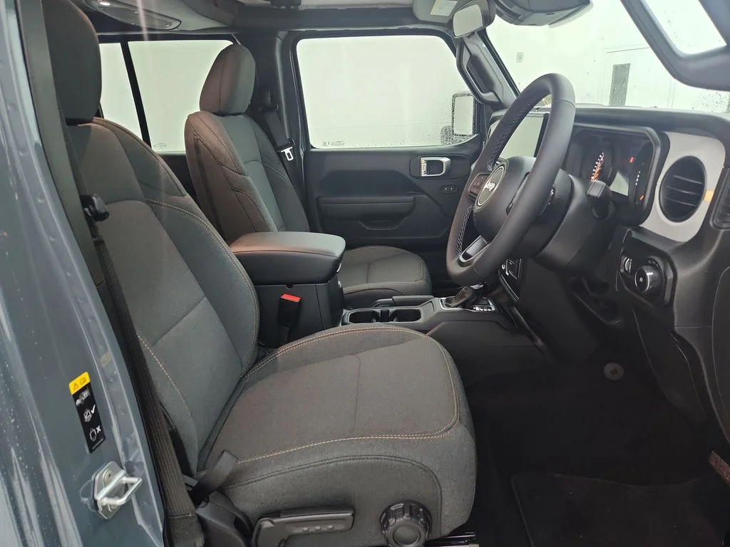 New 2026 Anvil Clearcoat Jeep Sport RHD image 18