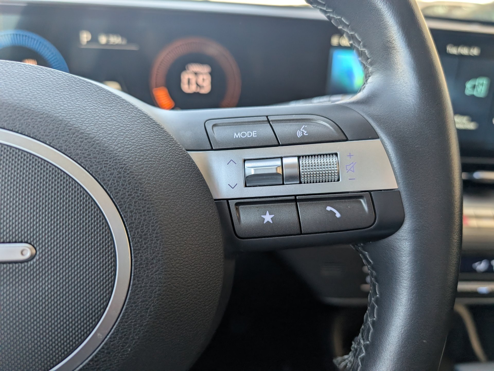 2025 Hyundai Kona SEL - Photo 14