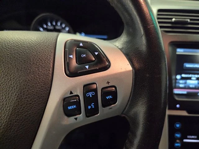 Used 2015  Ford Limited image 25