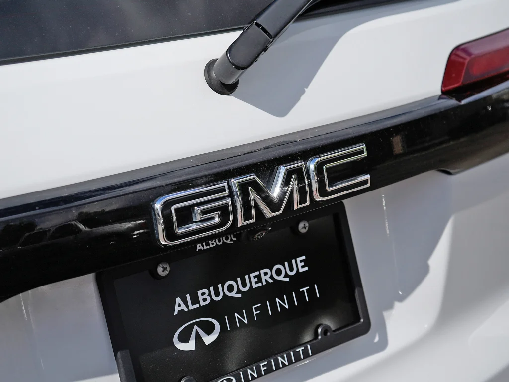 Used 2023 Summit White GMC SLE image 9