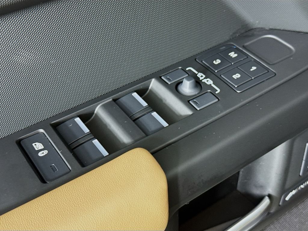 New 2025 Sedona Red Land Rover S image 17