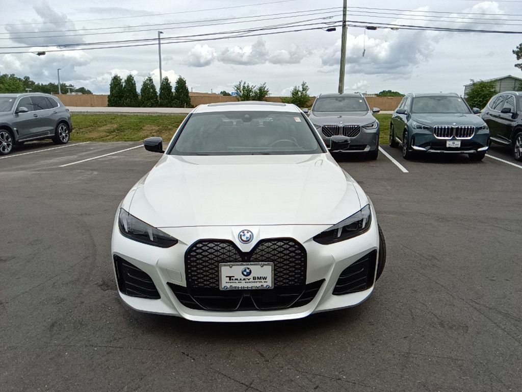 Certified Used 2025 Mineral White Metallic BMW xDrive40 image 2