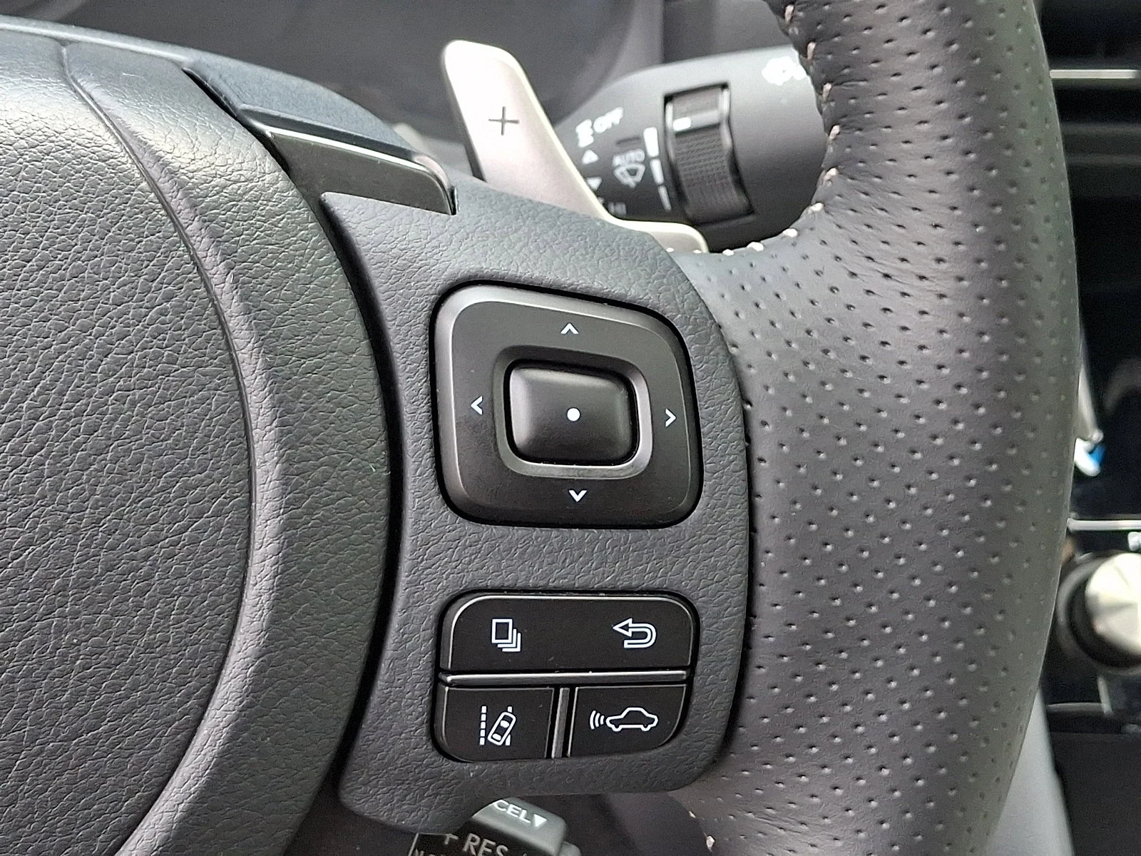 Certified Used 2023 ULTRA WHITE Lexus  image 22