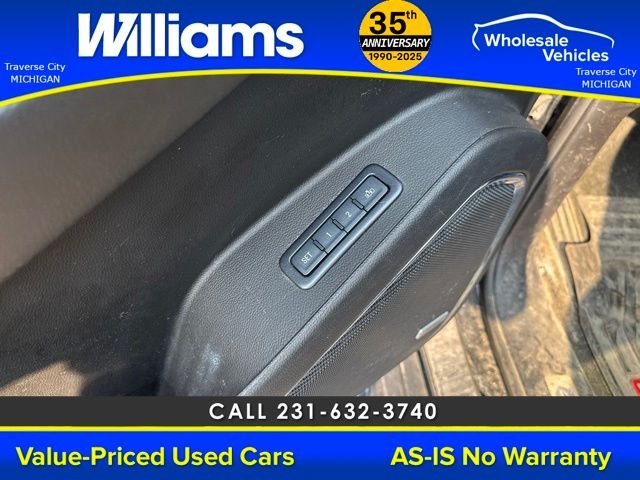 Used 2018 Onyx Black GMC SLT image 30