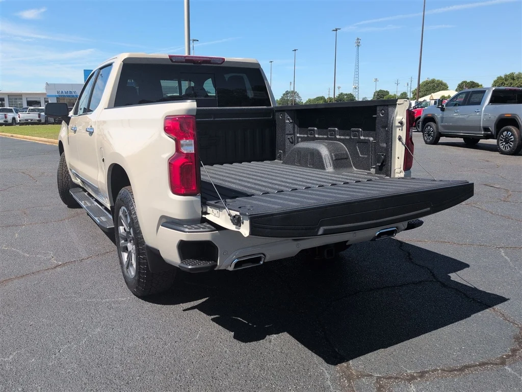 Used 2026 White Sands Chevrolet High Country image 27