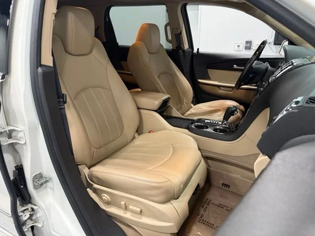 Used 2011 White GMC Denali image 35