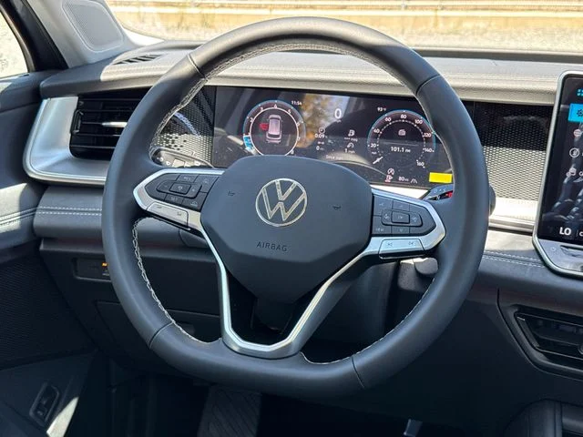 New 2026 Pyrite Silver Metallic Volkswagen 2.0T SE image 32