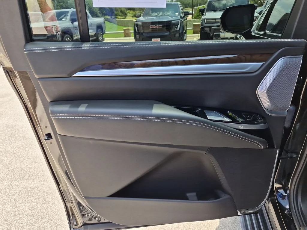 Used 2025 Black Cadillac Sport Platinum image 36