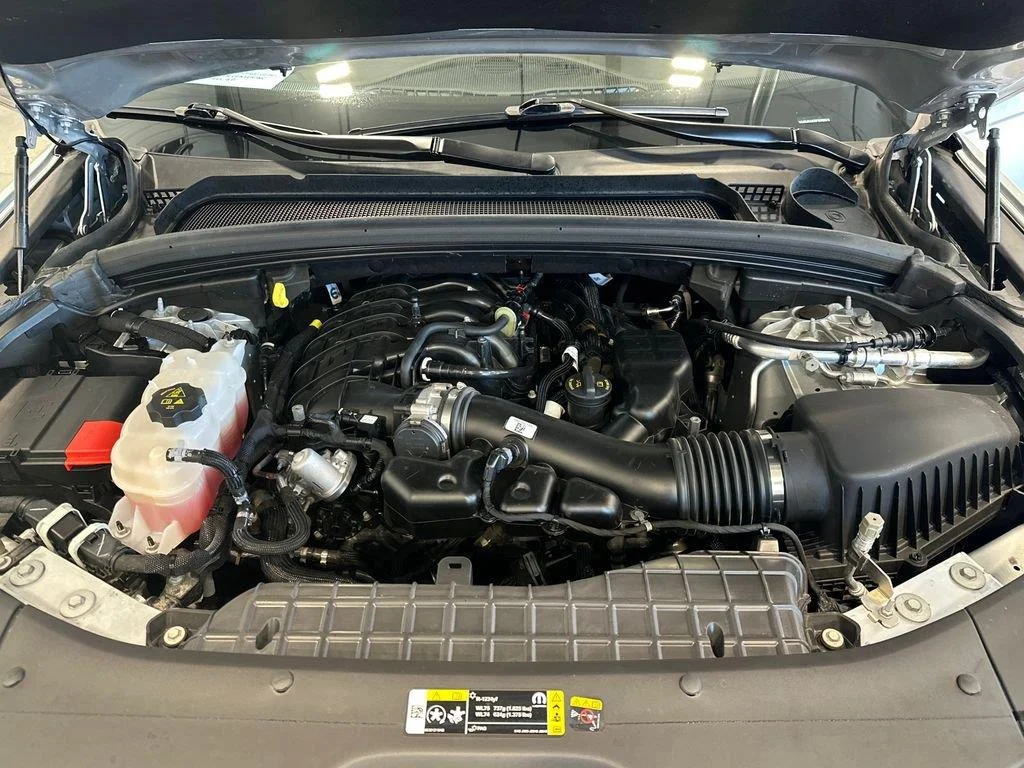 Used 2023 Silver Zynith Jeep Altitude image 10