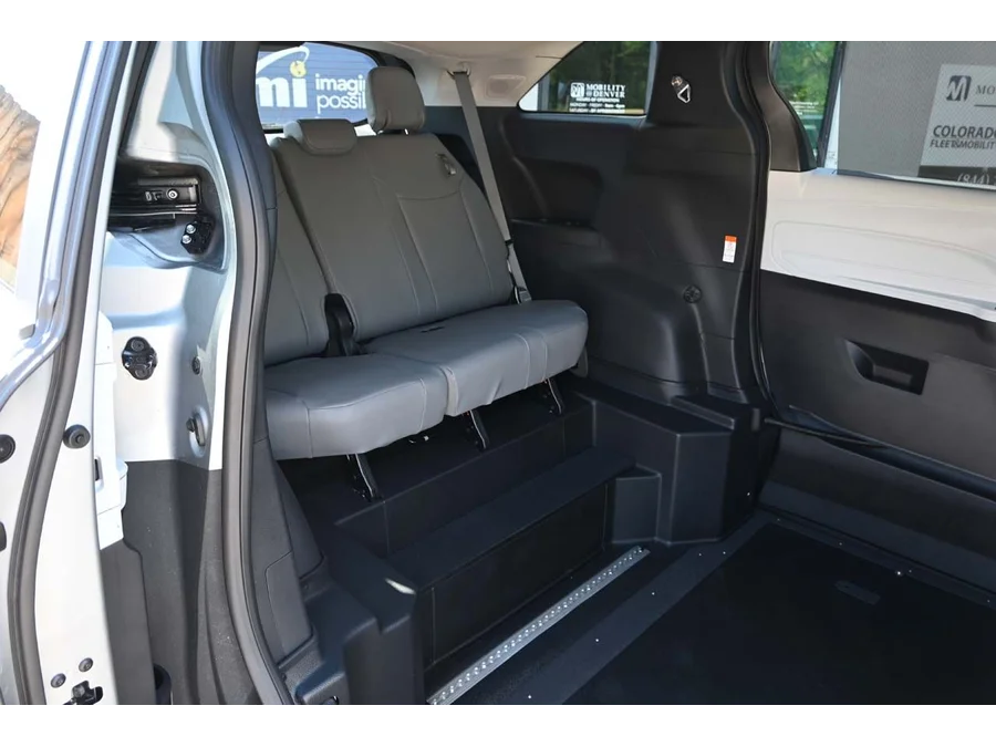 New 2025 SILVER Toyota XLE+ AWD Mobility Handicap Van image 18