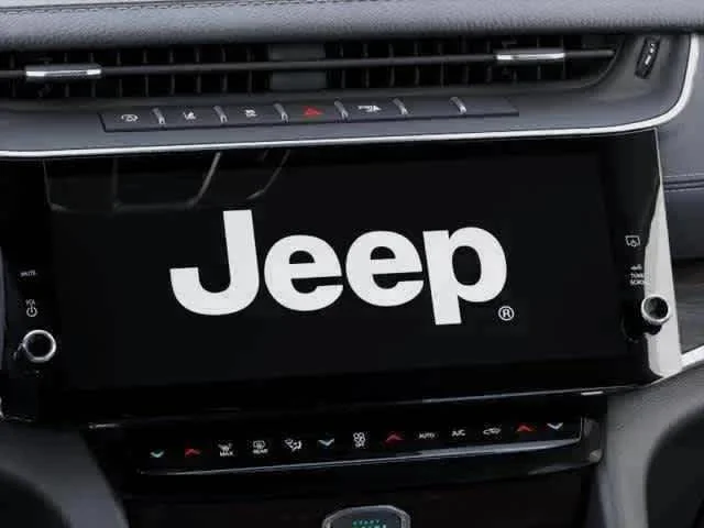New 2026 Bright White Clear-Coat Exterior Paint Jeep Limited Reserve image 13