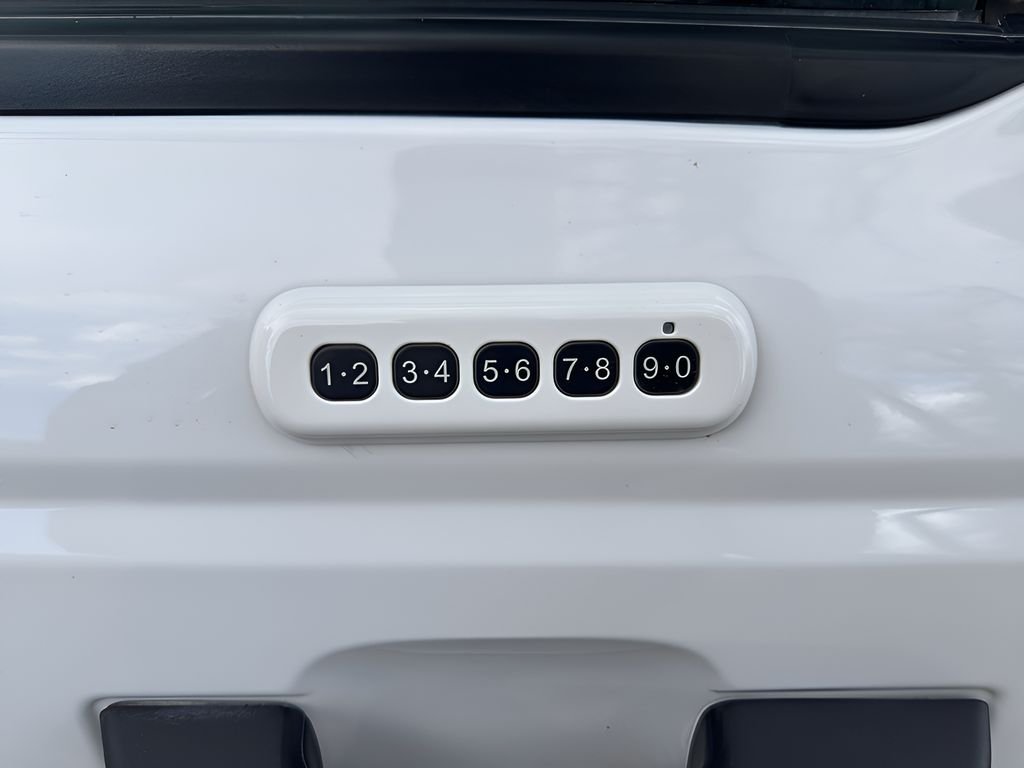 Used 2023 Oxford White Ford Black Diamond image 30