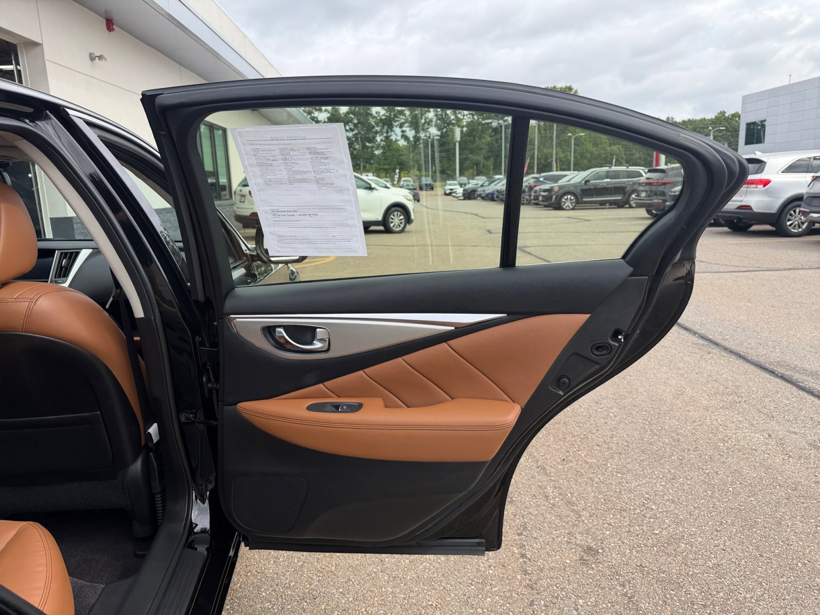 Used 2023 Black Obsidian INFINITI LUXE image 36