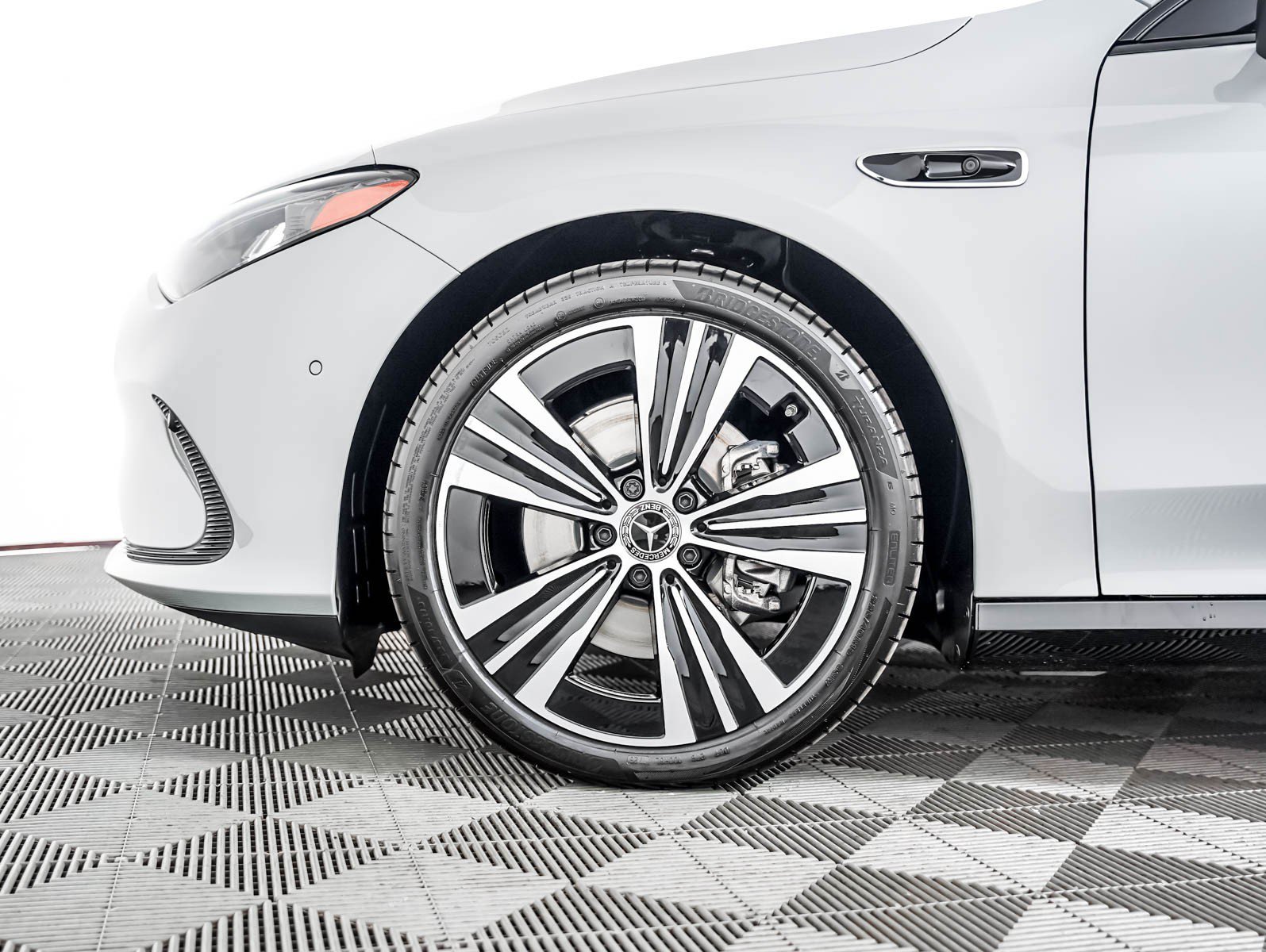 New 2027 MANUFAKTUR Alpine Grey Mercedes-Benz CLA 350 image 6