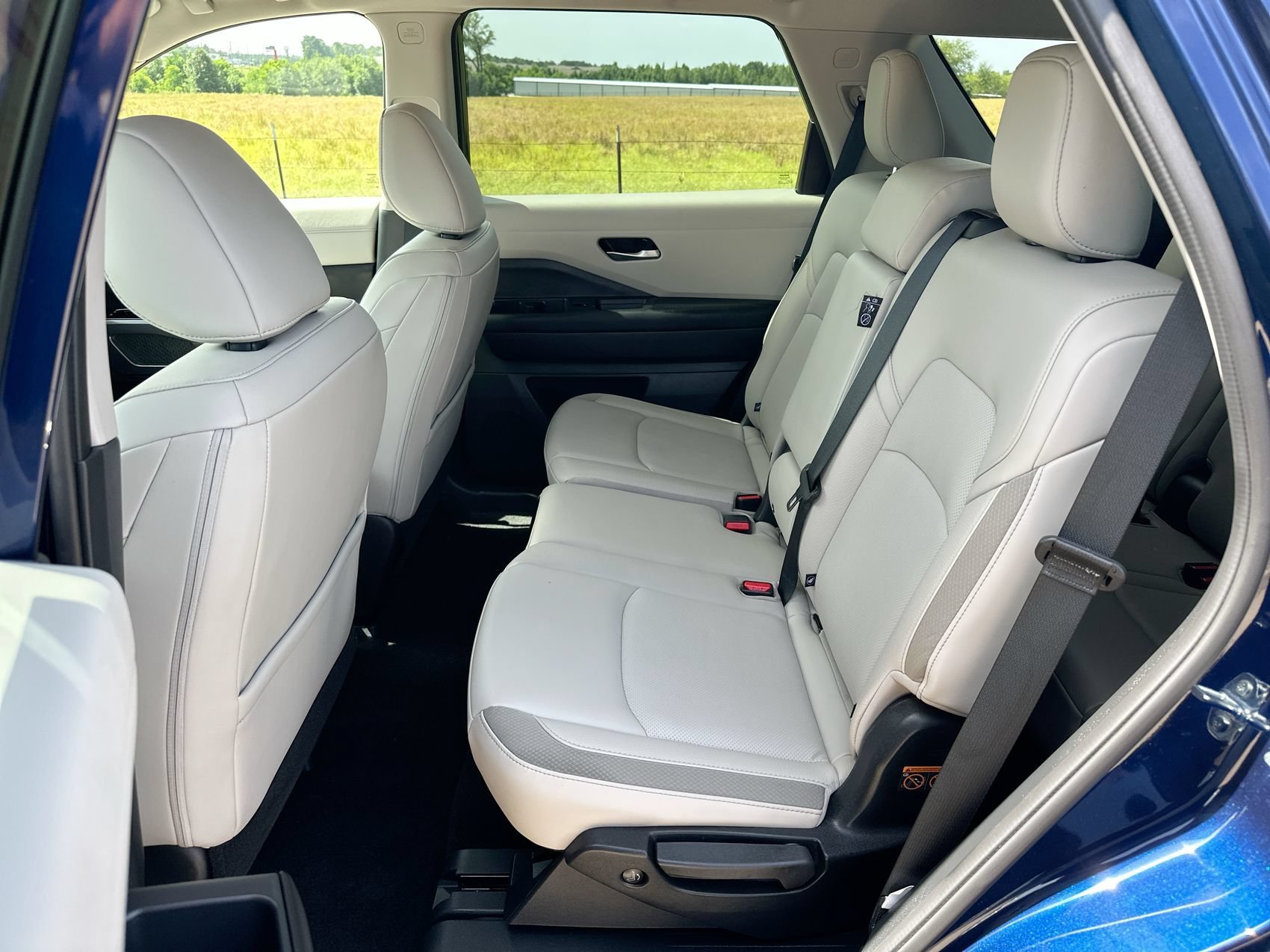 Used 2026 Deep Ocean Blue Pearl Nissan SL image 21