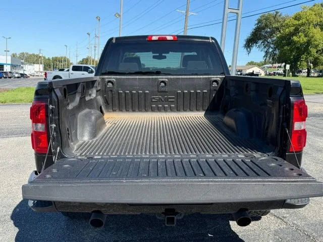 Used 2017 ONYX BLACK GMC NA image 5