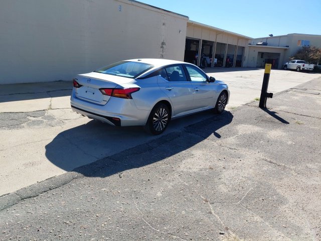 Used 2025 Brilliant Silver Metallic Nissan 2.5 SV image 3