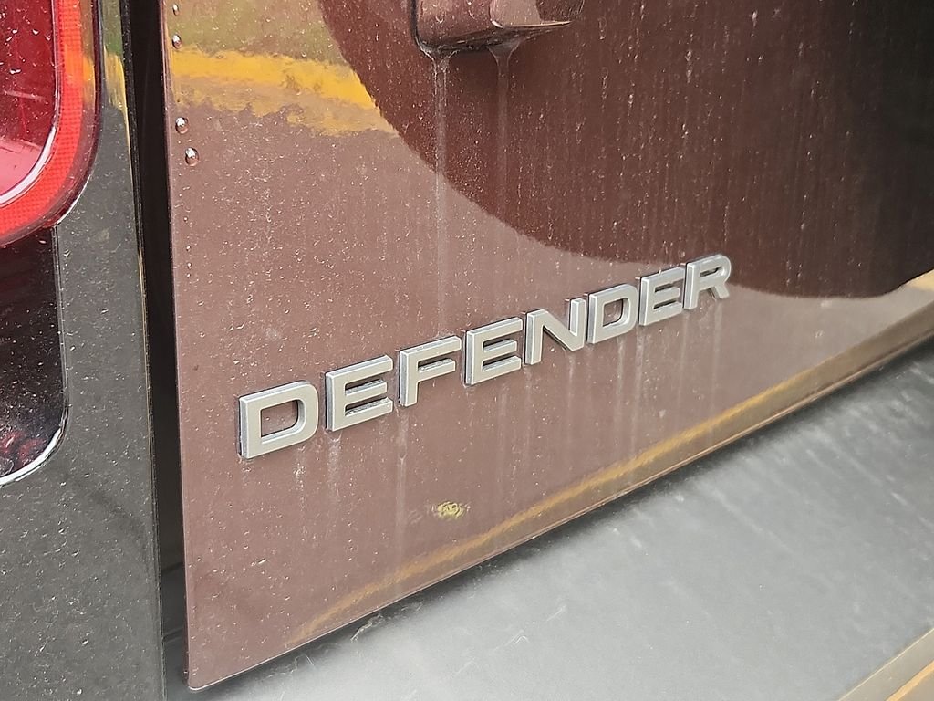 2025 Land Rover Defender X-Dynamic SE - Photo 31