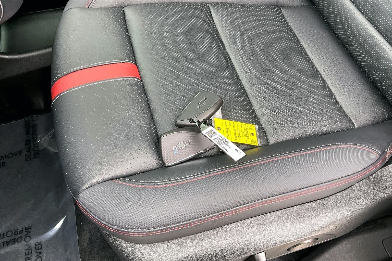 Used 2025 Mosaic Black Metallic Chevrolet FWD RS image 14