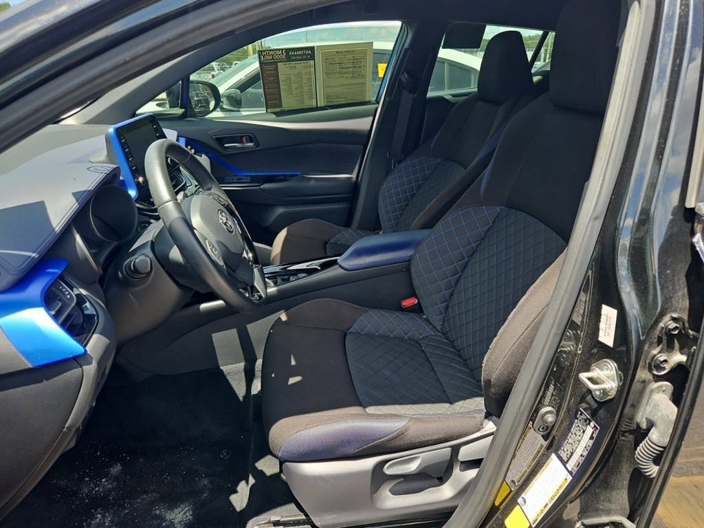 Used 2020 Black Toyota XLE image 5